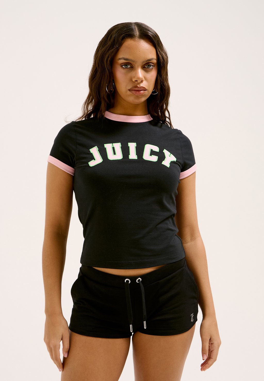 

Футболка с принтом COLLEGIATE RINGER Juicy Couture, черный