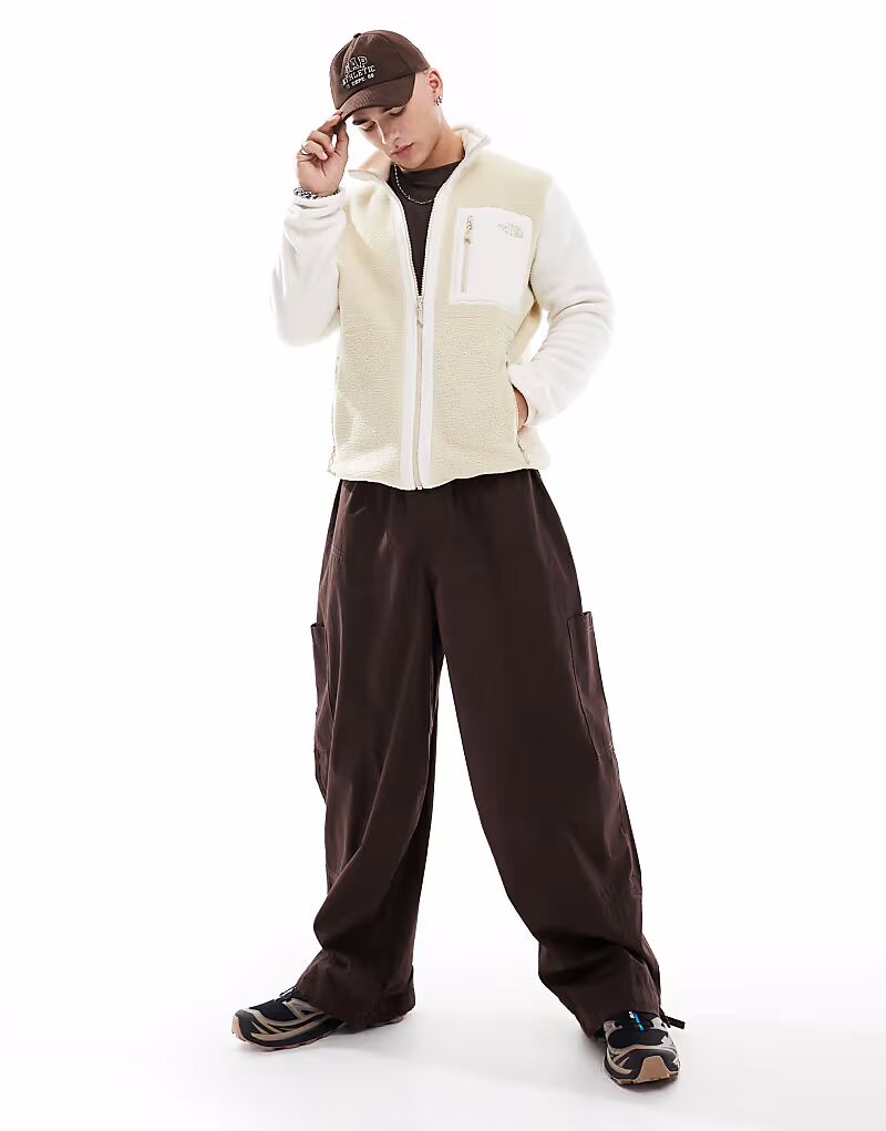 

Флисовая куртка North Face Yumiori с застежкой-молнией белого и бежевого цветов The North Face