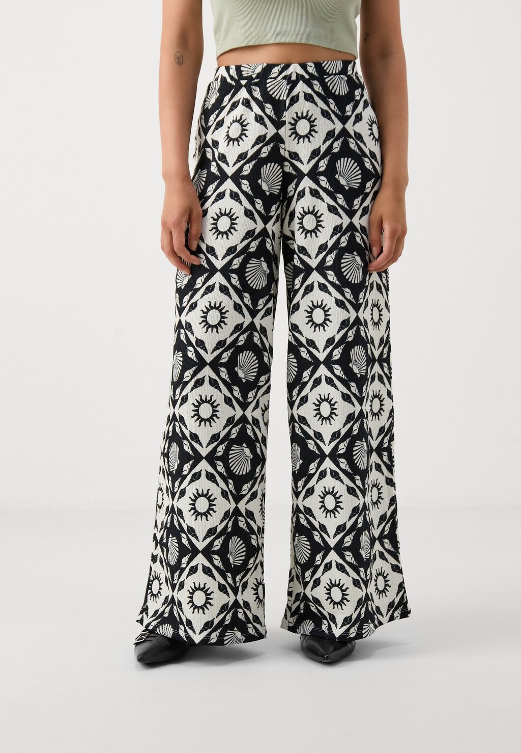 

Тканевые брюки ONLHILLARY WIDE PANTS ONLY Petite, кремовый