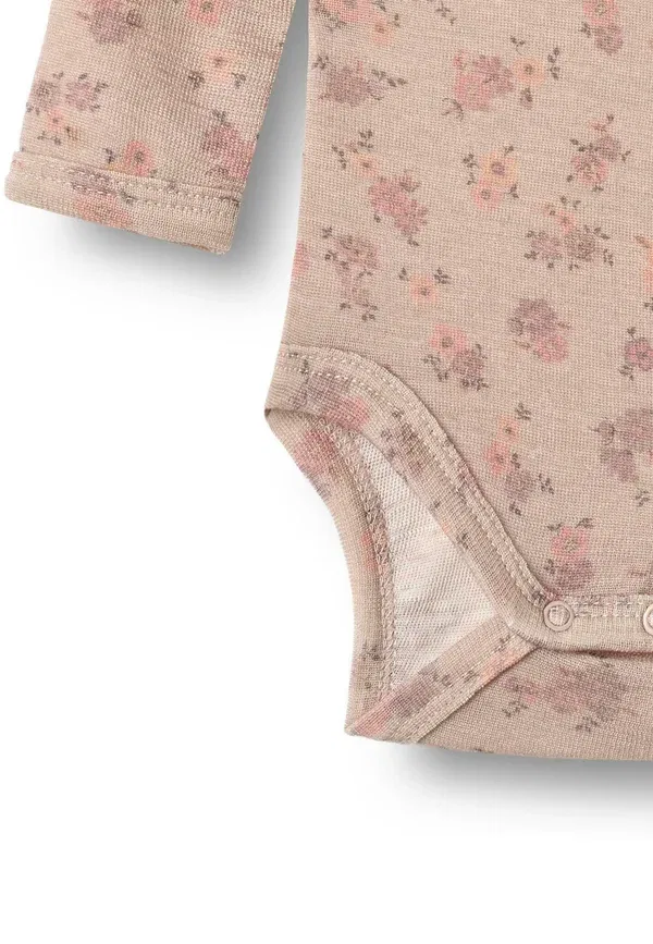 Боди Lucca l/s body, цвет пшеничный, сиреневый цветок — фото 4