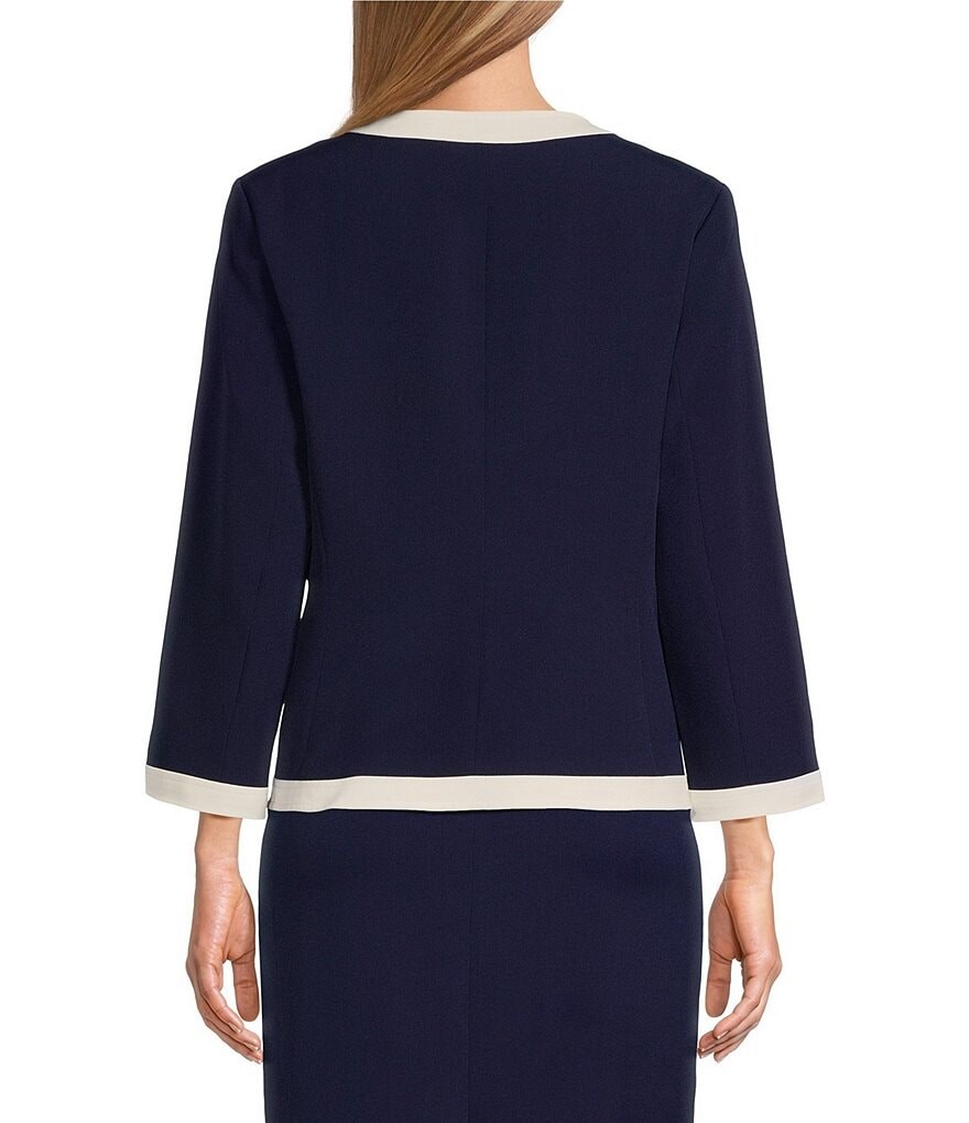 

Координационная куртка Kasper Petite Size из эластичного крепа с круглым вырезом, накладным карманом и рукавами 3/4, с открытой передней частью в рамке, синий