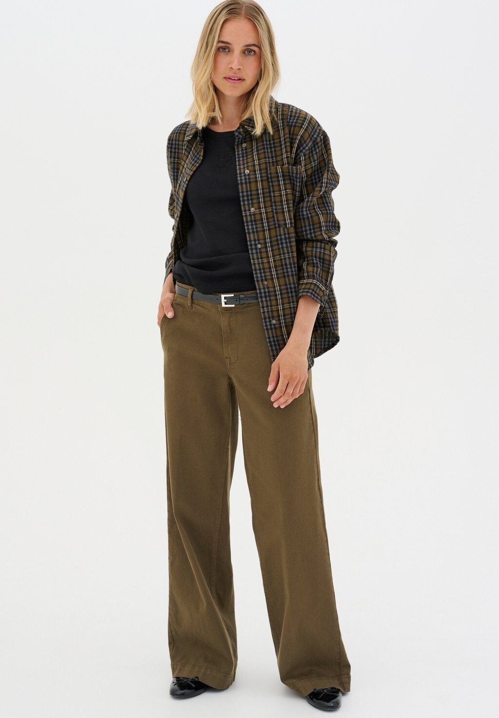 

Расклешенные джинсы LARAMW My Essential Wardrobe, оливковый