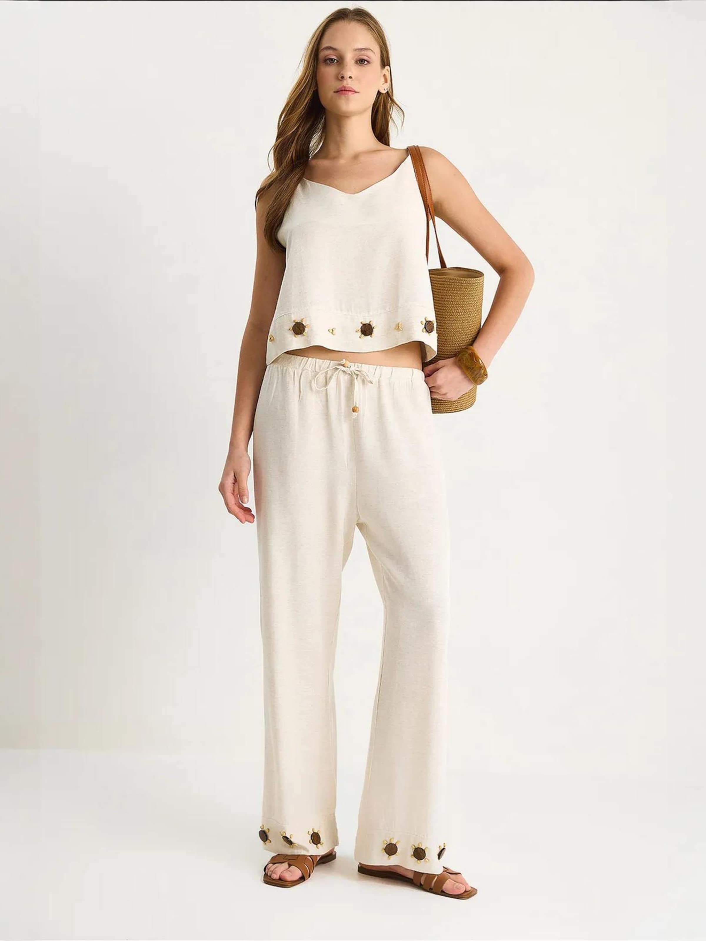 

Bianco Lucci Костюм-двойка в бежевом цвете