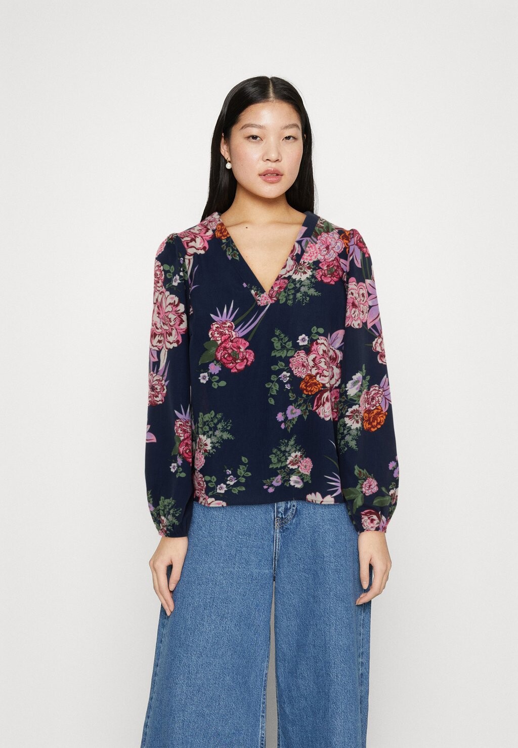 

Блузка Vero Moda, темно-синий