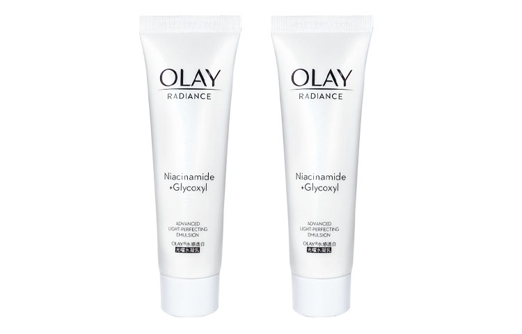 

Набор пробников осветляющей эмульсии увлажняющий, питающий и насыщающий влагой 35мл*2/35мл*3 Olay