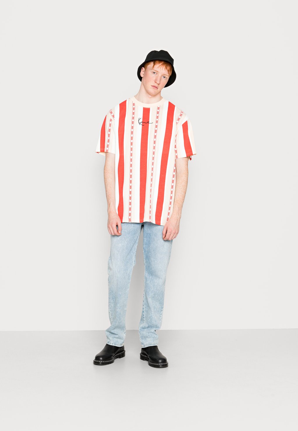 

Футболка с принтом SMALL SIGNATURE STRIPE TEE UNISEX Karl Kani, красный