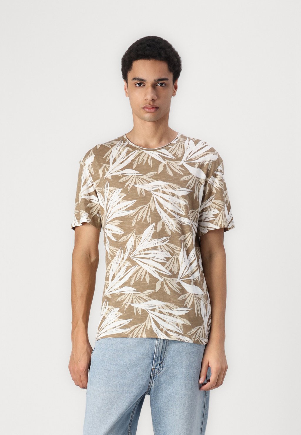 

Футболка с принтом JJEBRYAN TEE O NECK Jack & Jones, коричневый