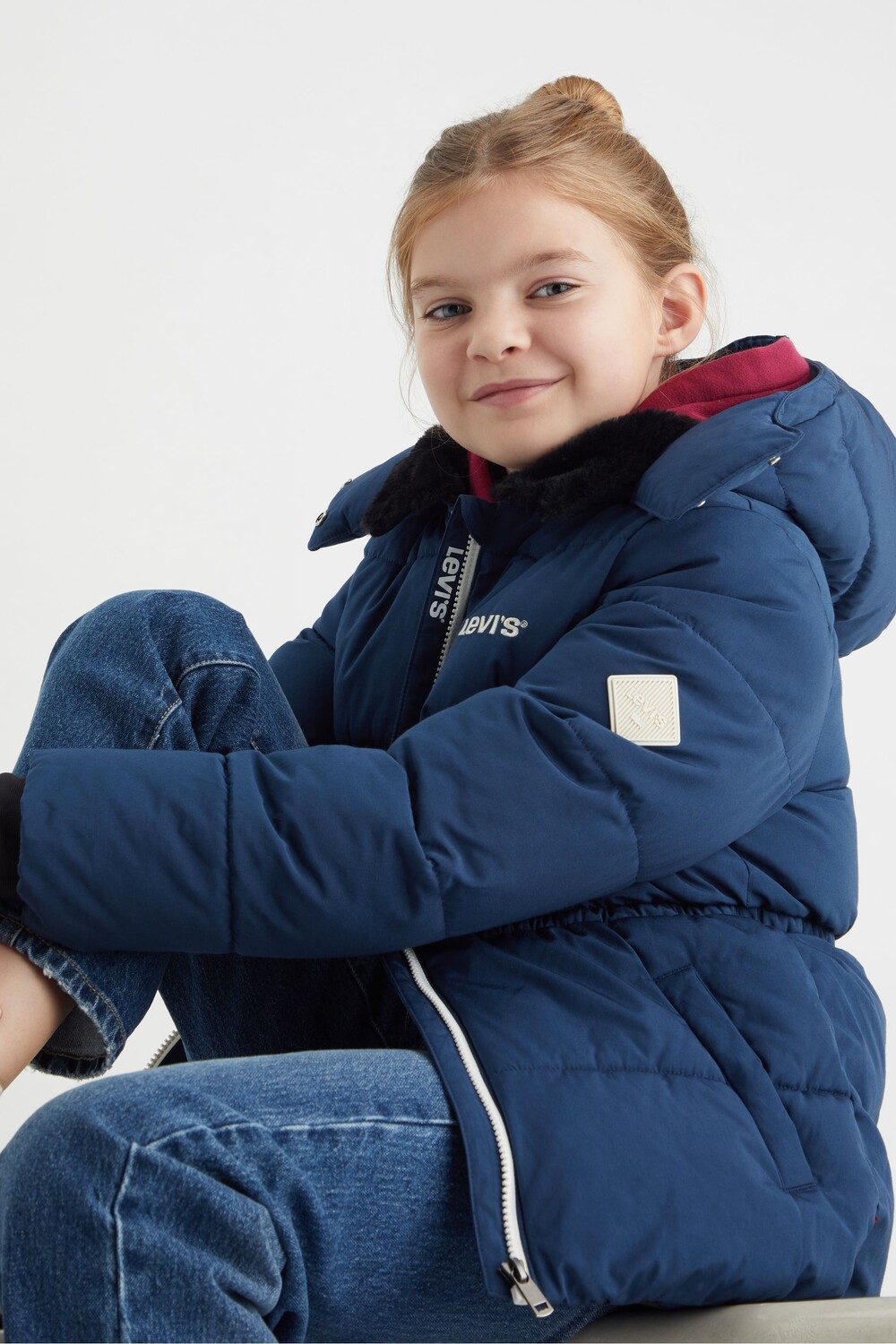 

Пуховик средней длины с капюшоном и логотипом Levi'S, синий