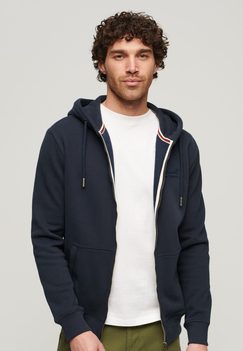 

Толстовка ESSENTIAL LOGO HOODIE Superdry, цвет eclipse navy