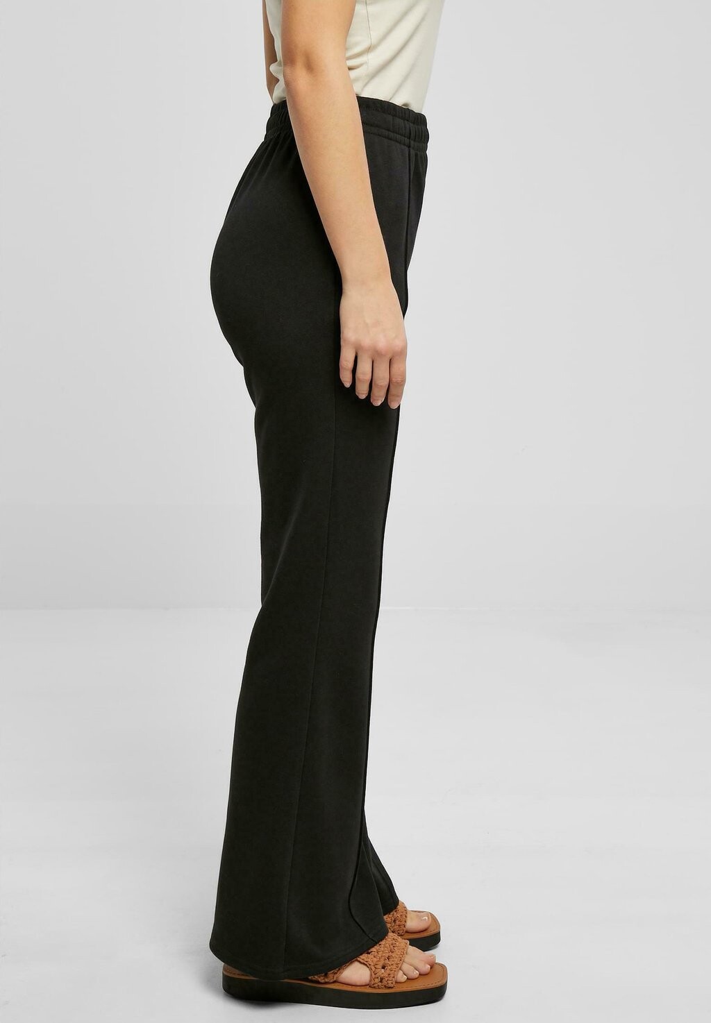 

Брюки FLARED PIN TUCK TERRY Urban Classics, черный