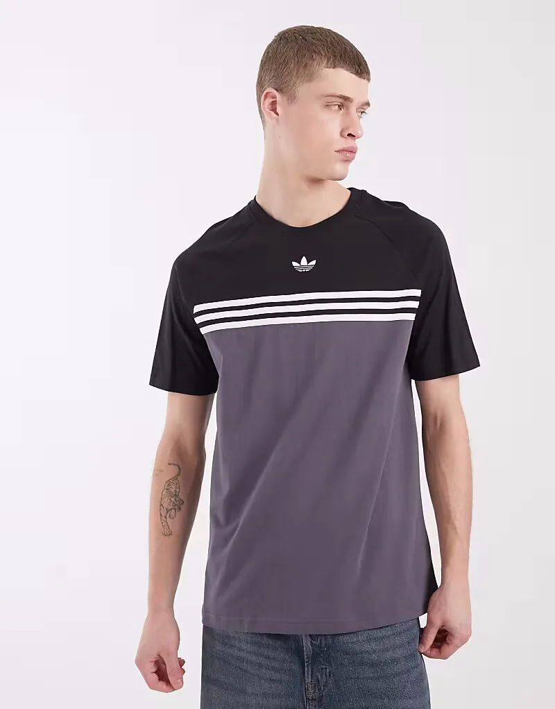 Футболка Adidas Originals с полосой на груди, серо-черного цвета