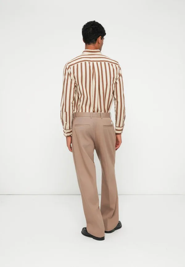 Широкие брюки-чиносы из плиссированной саржи Tommy Hilfiger, Coastal Taupe — фото 3