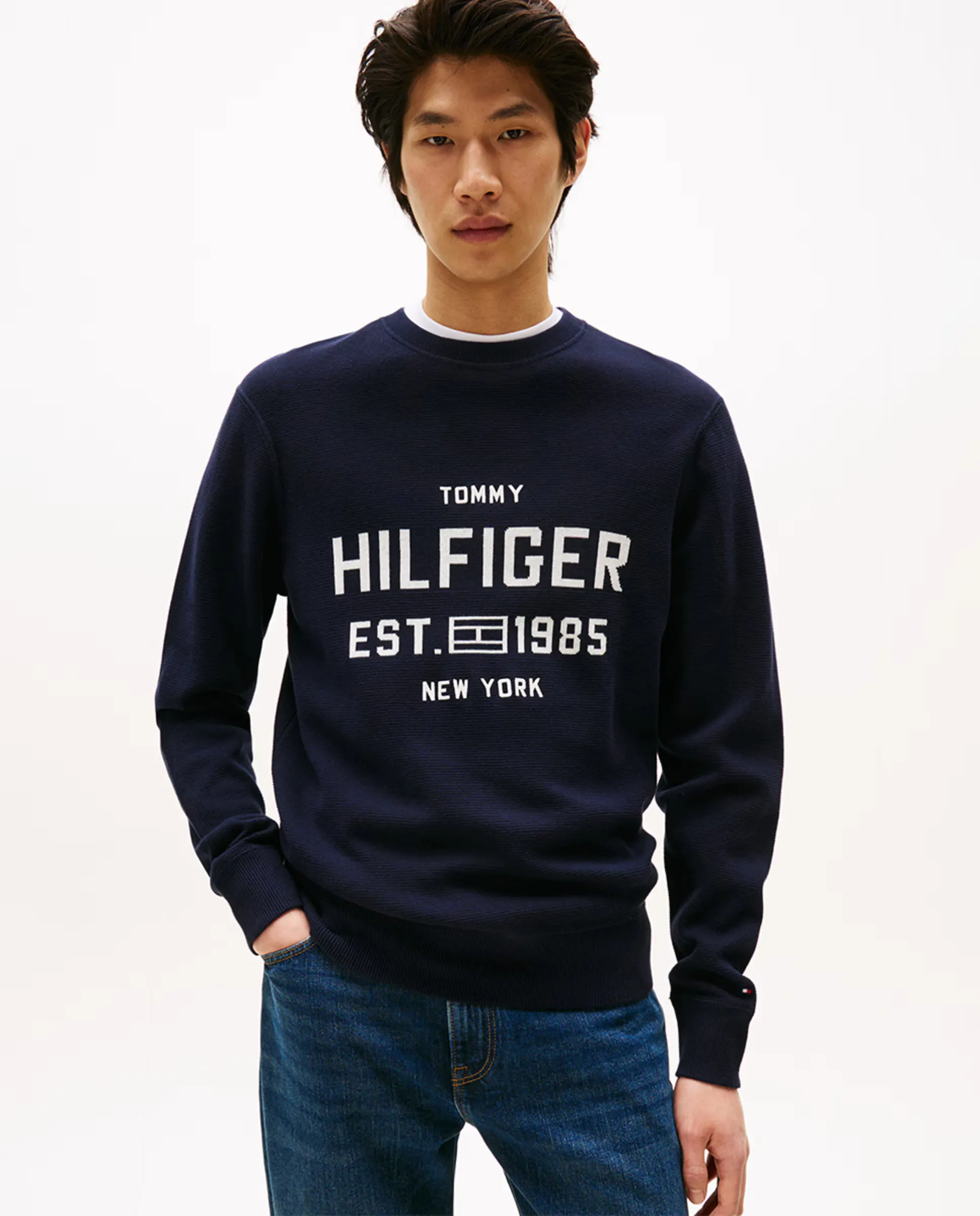 

Мужской свитер с вышитым логотипом по центру и круглым вырезом Tommy Hilfiger, темно-синий