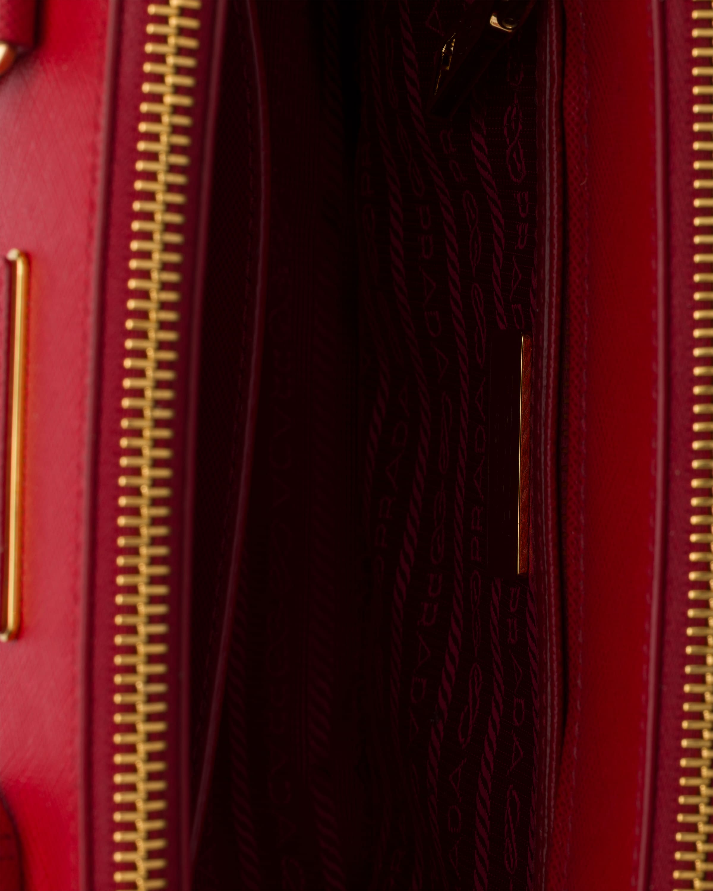 Сумка Prada Galleria из мелкой сафьяновой кожи Prada, ярко-красный — фото 4