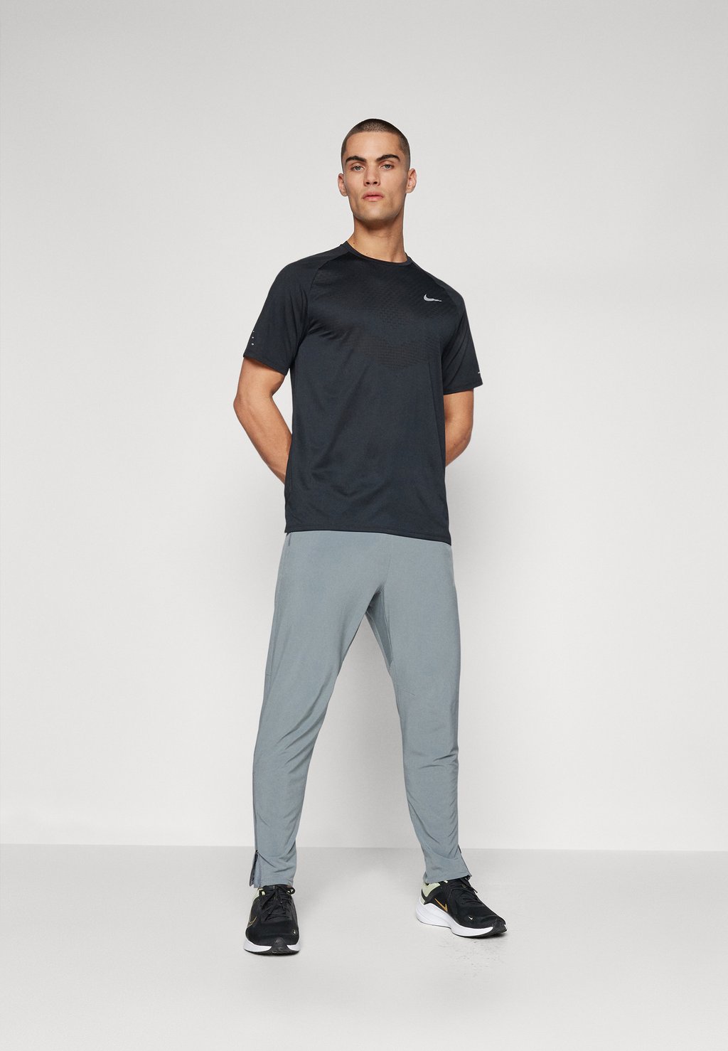 Спортивная футболка STRIDE Nike Performance, черный — фото 2