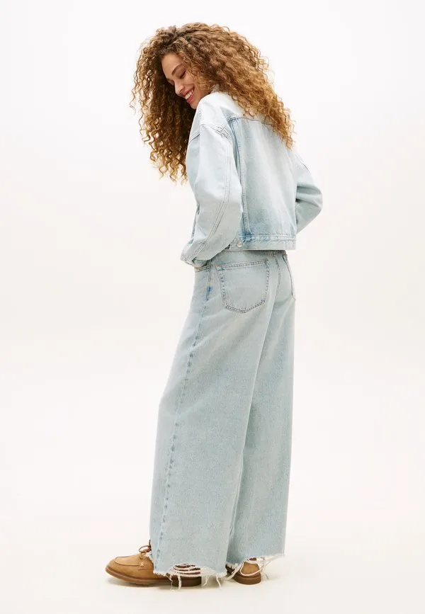 Выцветшая джинсовая куртка-бомбер свободного кроя Tommy Hilfiger, Light Blue Denim — фото 3