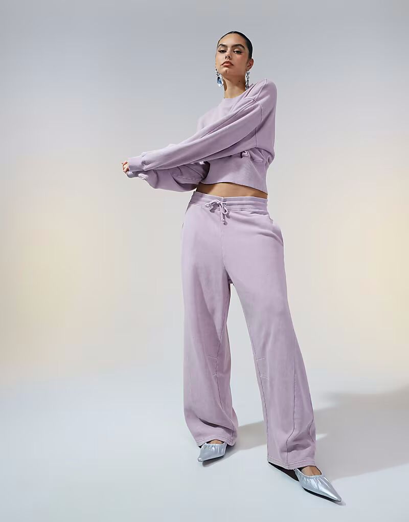 

Спортивные брюки свободного кроя ASOS DESIGN со швом свободного кроя с выбеленным лиловым оттенком