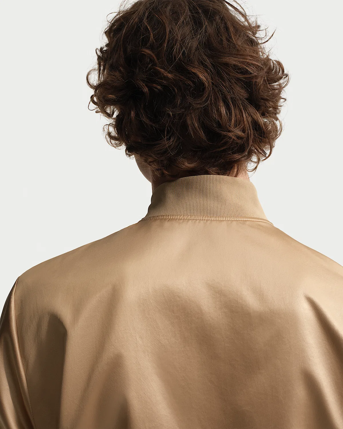 Мужская куртка-бомбер Nike Sportswear Club, Parachute Beige/Light Khaki — фото 2