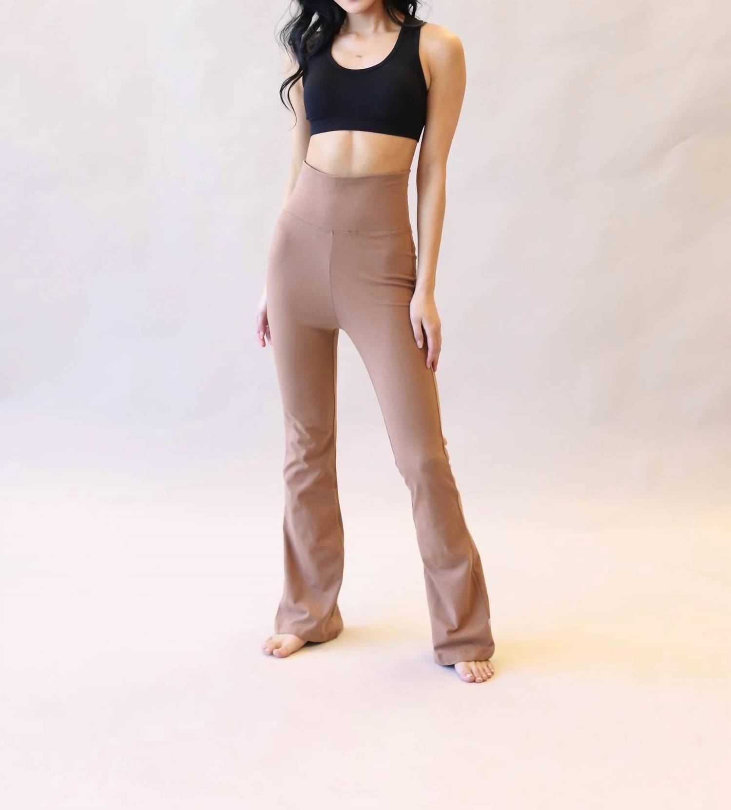

Штаны для йоги Bootcut в цвете Deep Camel ZENANA