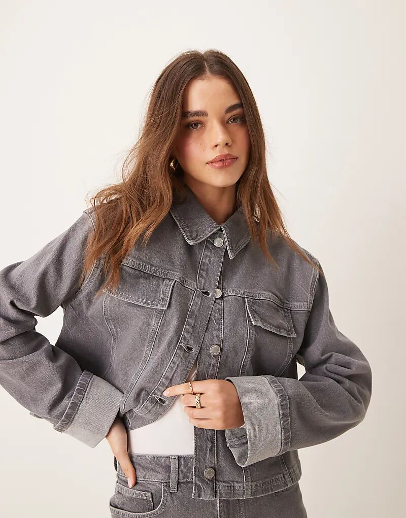 

Джинсовая куртка с отворотом серого цвета ASOS DESIGN