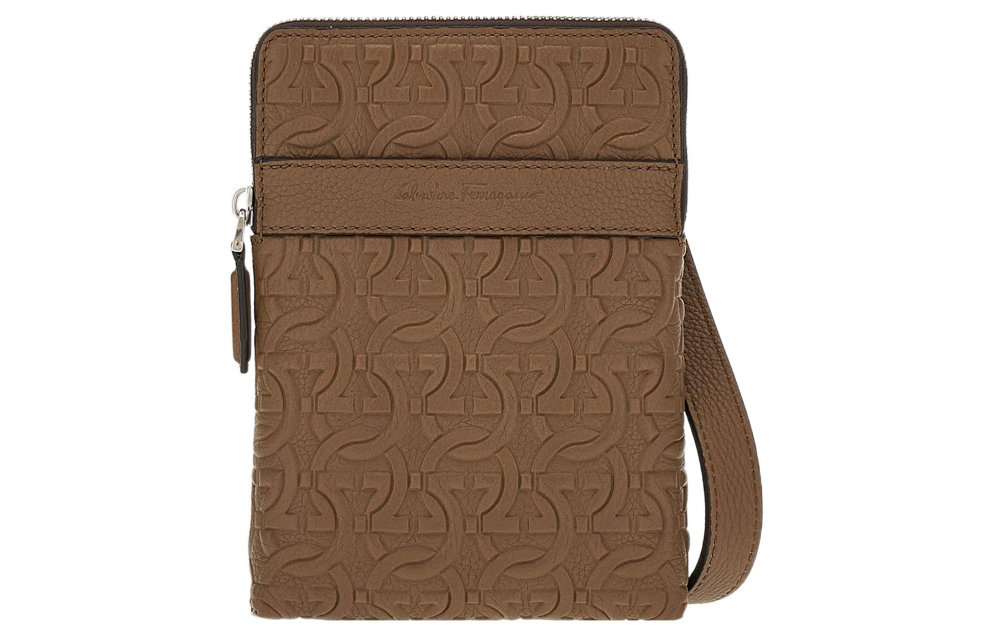 

Ferragamo Кожаная сумка-кроссбоди GANCINI для мужчин, коричневая