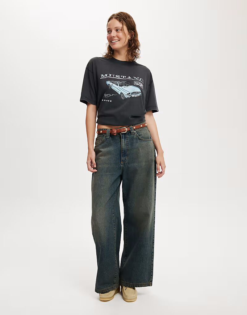 

Топ Cotton:On The lcn boxy graphic tee in lcn ford mustang/ washed black
