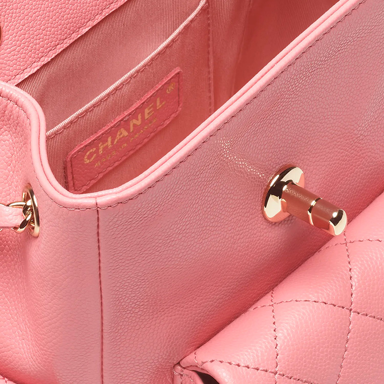 CHANEL Текстурированный блестящий рюкзак из телячьей кожи — фото 4