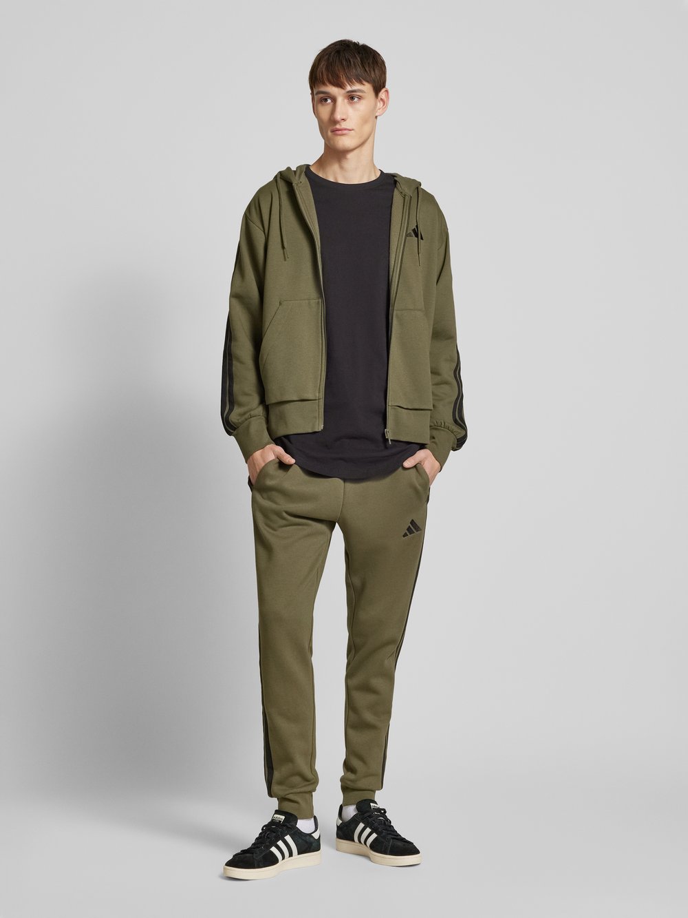 

Толстовка с вышитым логотипом ADIDAS SPORTSWEAR, оливковый