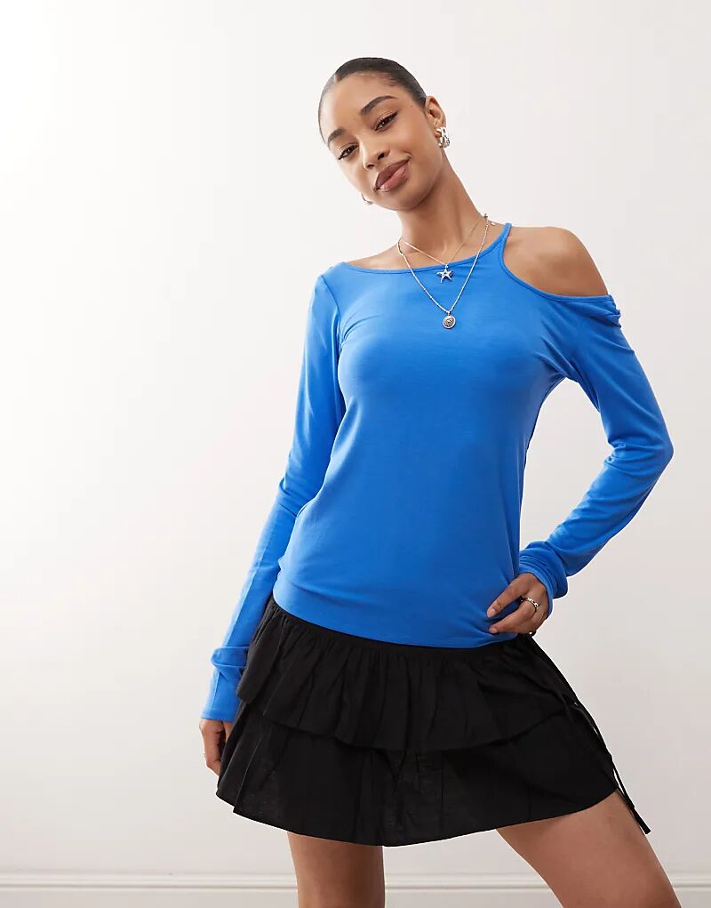 

Длинный топ с открытыми плечами и вырезами в будничном стиле, королевского синего цвета