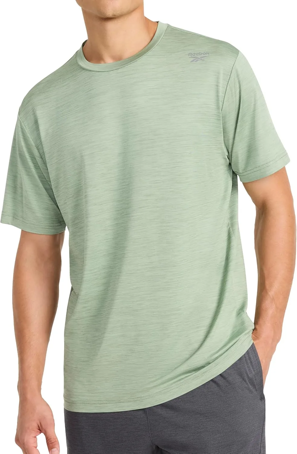 

Футболка Reebok Men's Reflective Small Logo Crewneck, Standard Fit, легкая ткань Cool Touch Jersey