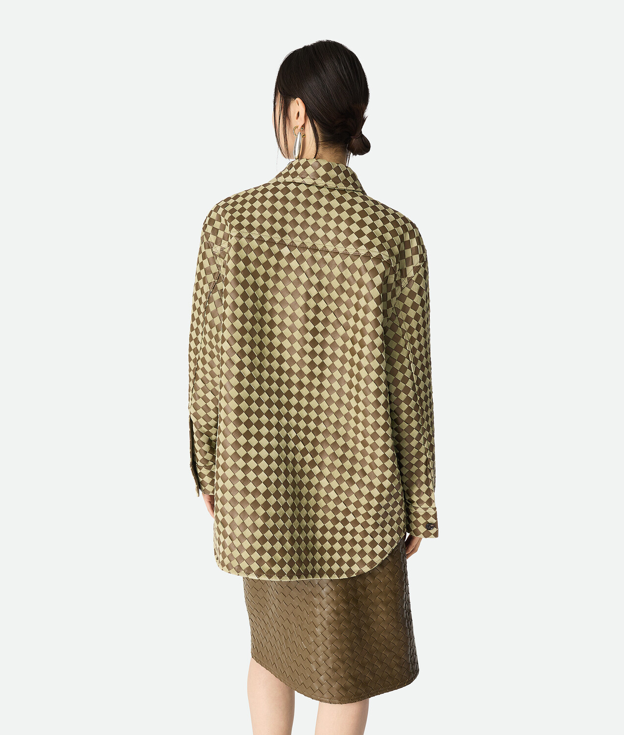 Intrecciato leather and suede shirt BOTTEGA VENETA, травертин/лиана — фото 3