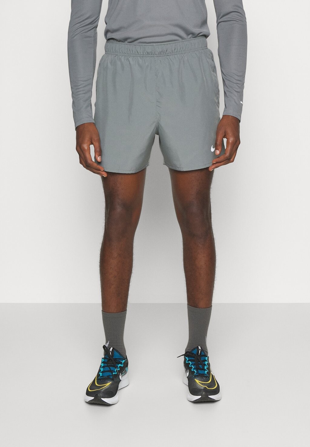 

Спортивные шорты Nike CHALLENGER SHORT, цвет Smoke Grey/Black