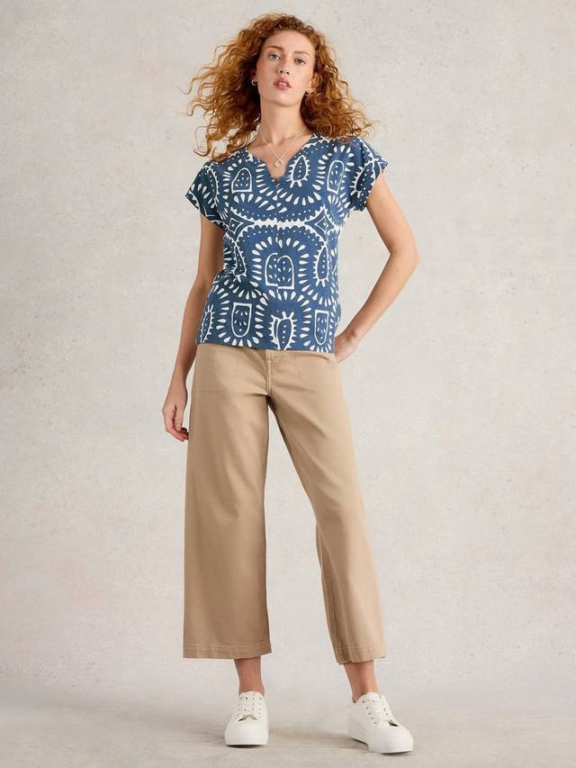 

Футболка Nelly с абстрактным принтом из хлопка White Stuff