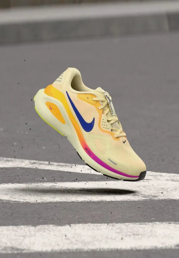 Беговые кроссовки structure 26 Nike Performance, Alabaster/Indigo Burst/Hyper Violet
