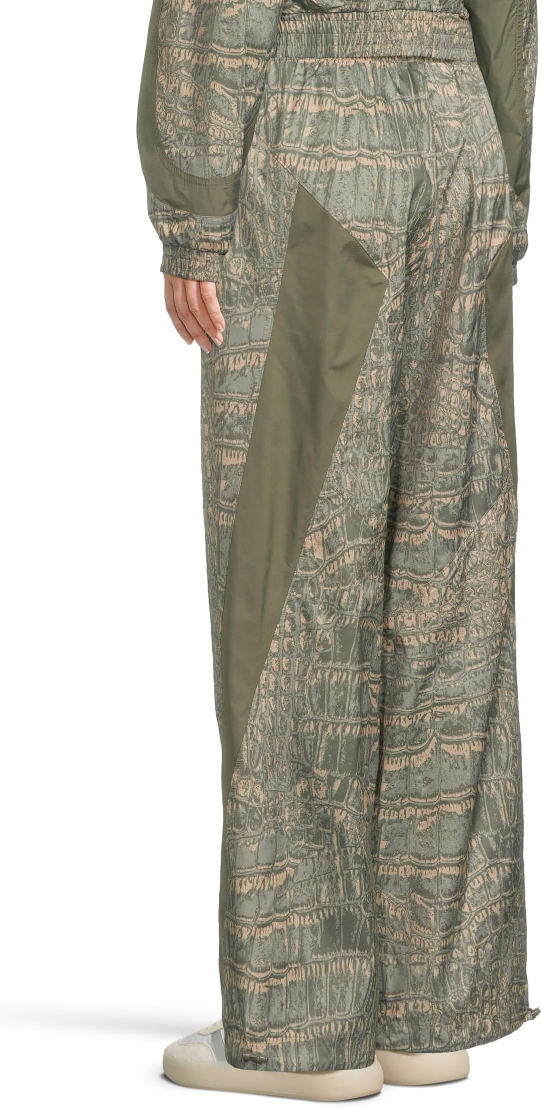Брюки adidas by Stella McCartney Trackpants Printed JN2212, цвет Soft Powder Legacy Green Willow Grey — фото 3