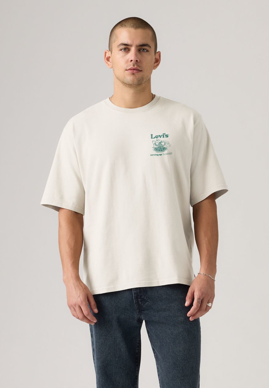 Футболка Levi's LSE HALF SLEEVE TEE, Table Of Contents Egret Body/Sand — фото 2
