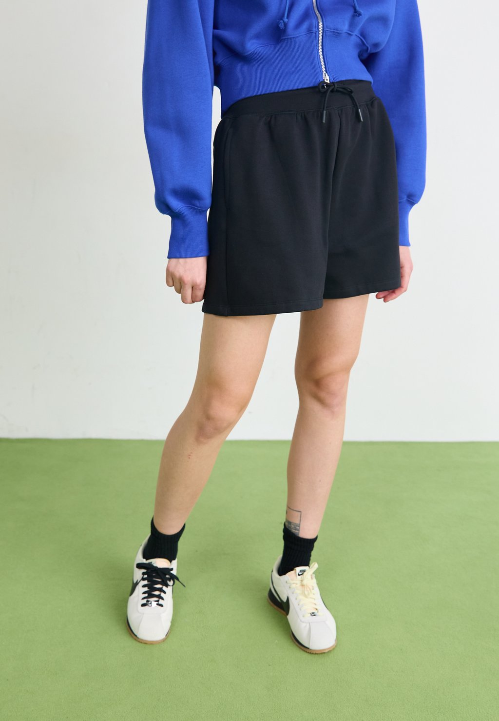 

Шорты ESSENTIAL RELAXED The North Face, черный