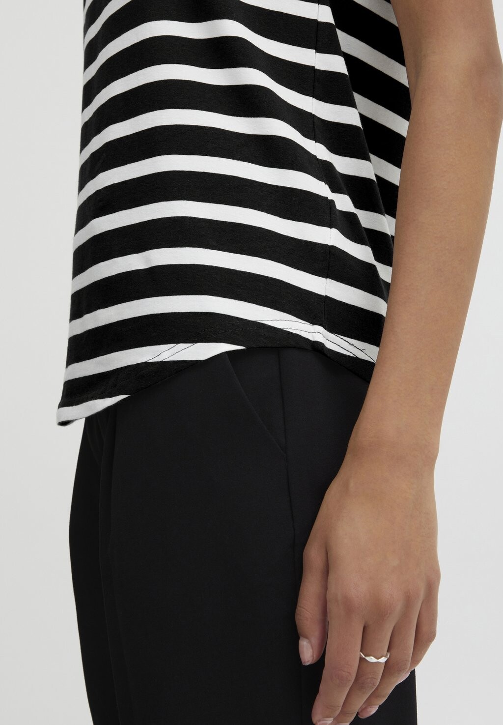 

Футболка с принтом BYPAMILA ONECK b.young, белый