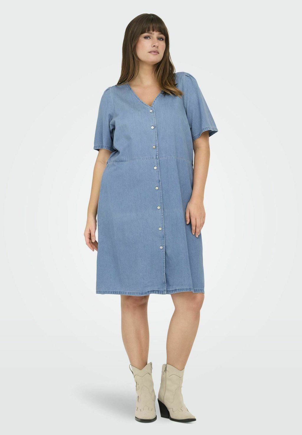 

Джинсовое платье CARSONJA MIDI ONLY Carmakoma, цвет Light Blue Denim