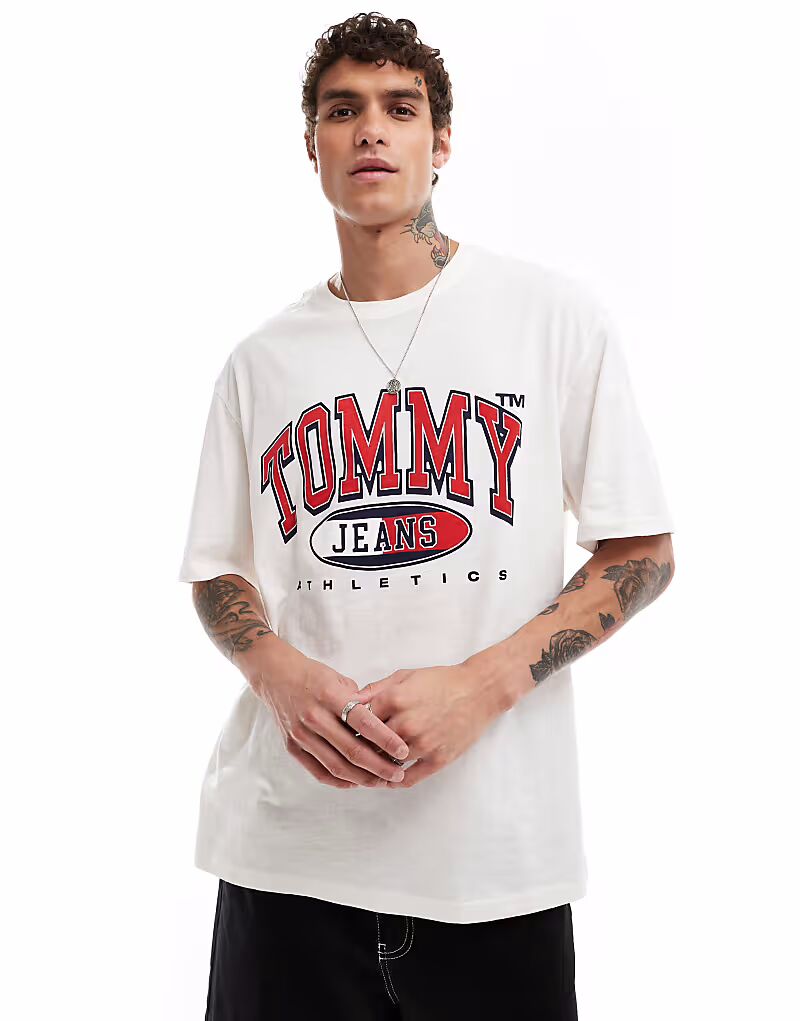 

Футболка Tommy Jeans с логотипом в стиле ретро, ​​белого цвета