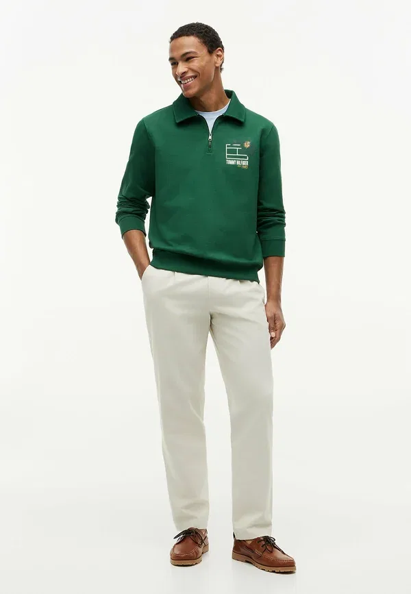 Свитшот Tommy Hilfiger Graphic quarter zip rugby sweatshirt, уличный зелёный — фото 2