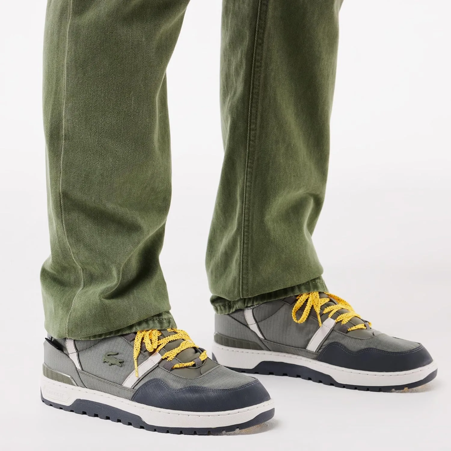 Низкие кроссовки Lacoste Herren T-Clip WNTR 223 1 SMA, Manner Halbschuhe, темно-серый/хаки — фото 2