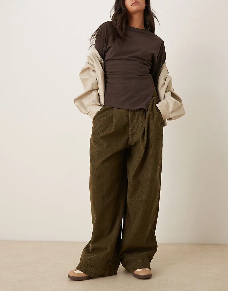 

Джинсы-бочонки ASOS DESIGN свободного кроя со складками и вельветом цвета хаки