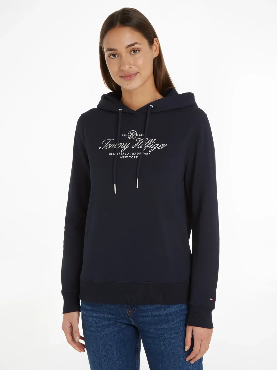 

Толстовка Tommy Hilfiger с капюшоном "REGULAR HILFIGER SCRIPT HOODIE", с большой вышивкой логотипа на груди, цвет Desert Sky