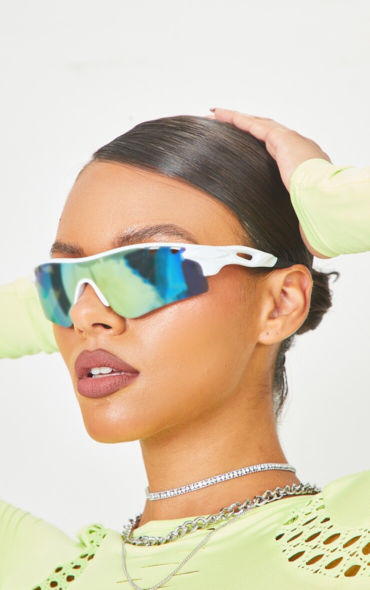 

PrettyLittleThing Белые спортивные солнцезащитные очки с вырезом