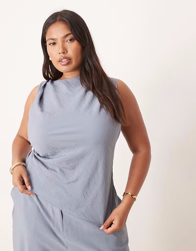 

Асимметричный топ с текстурированной отделкойсинего цвета Asos Curve