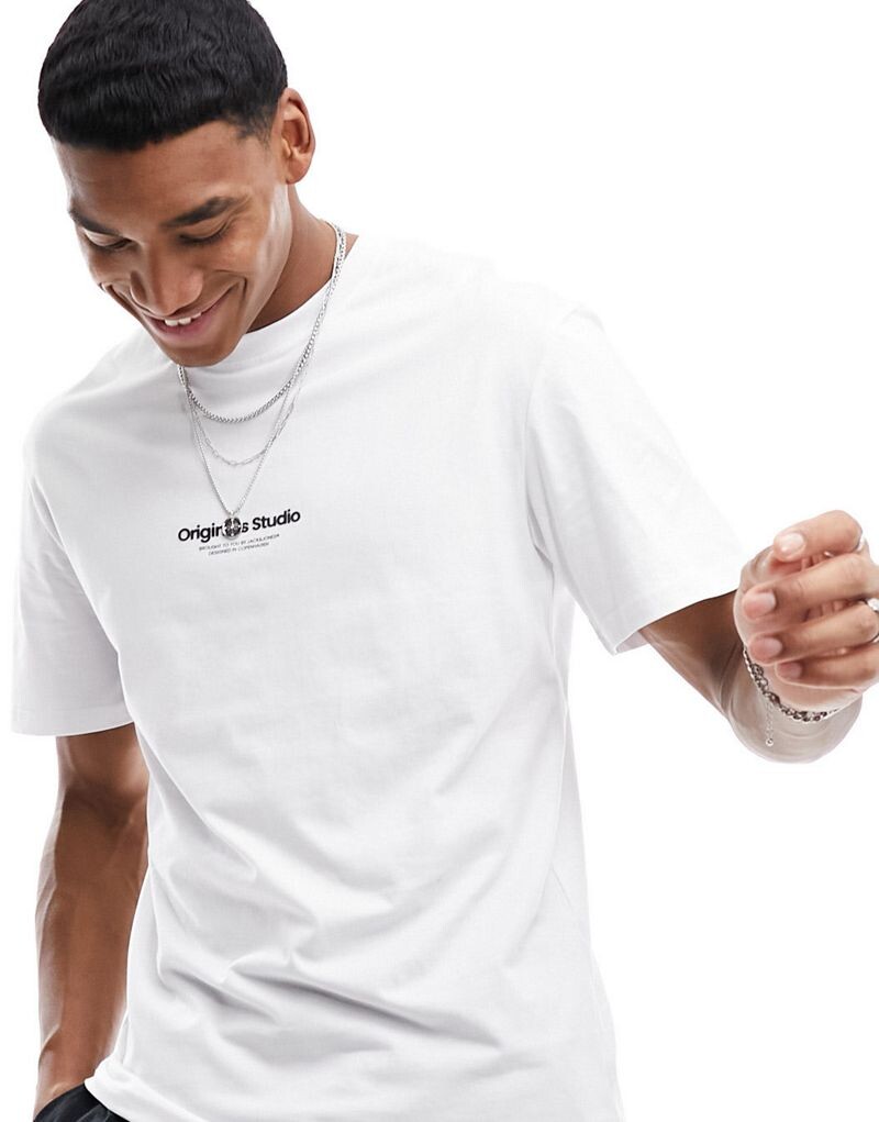 

Белая объемная футболка Jack & Jones с принтом оригиналов