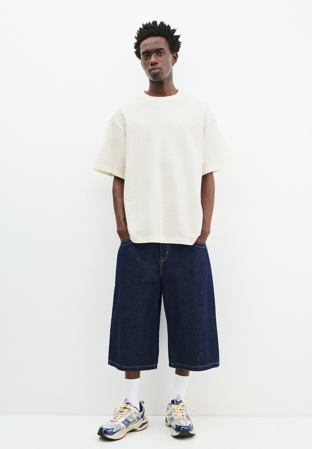 

Базовая футболка SHORT SLEEVE PULL&BEAR, белый