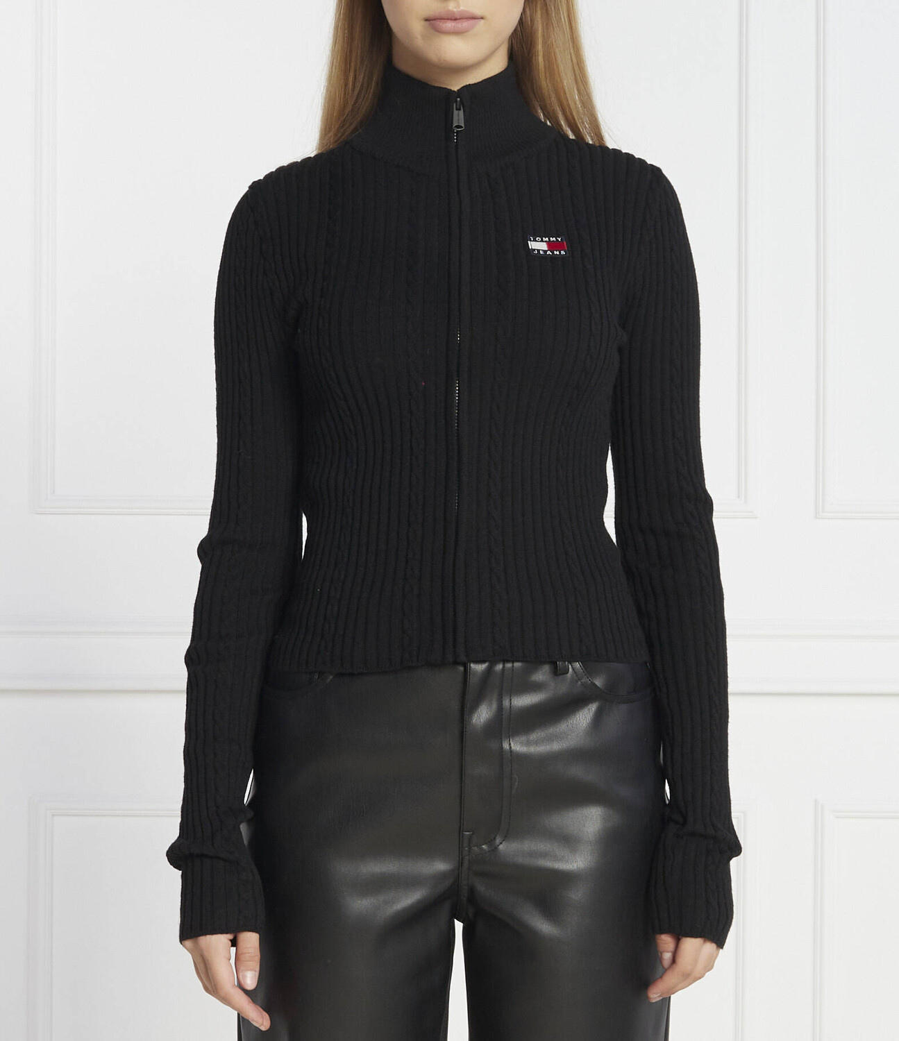

Свитер Tommy Jeans Slim Fit, черный