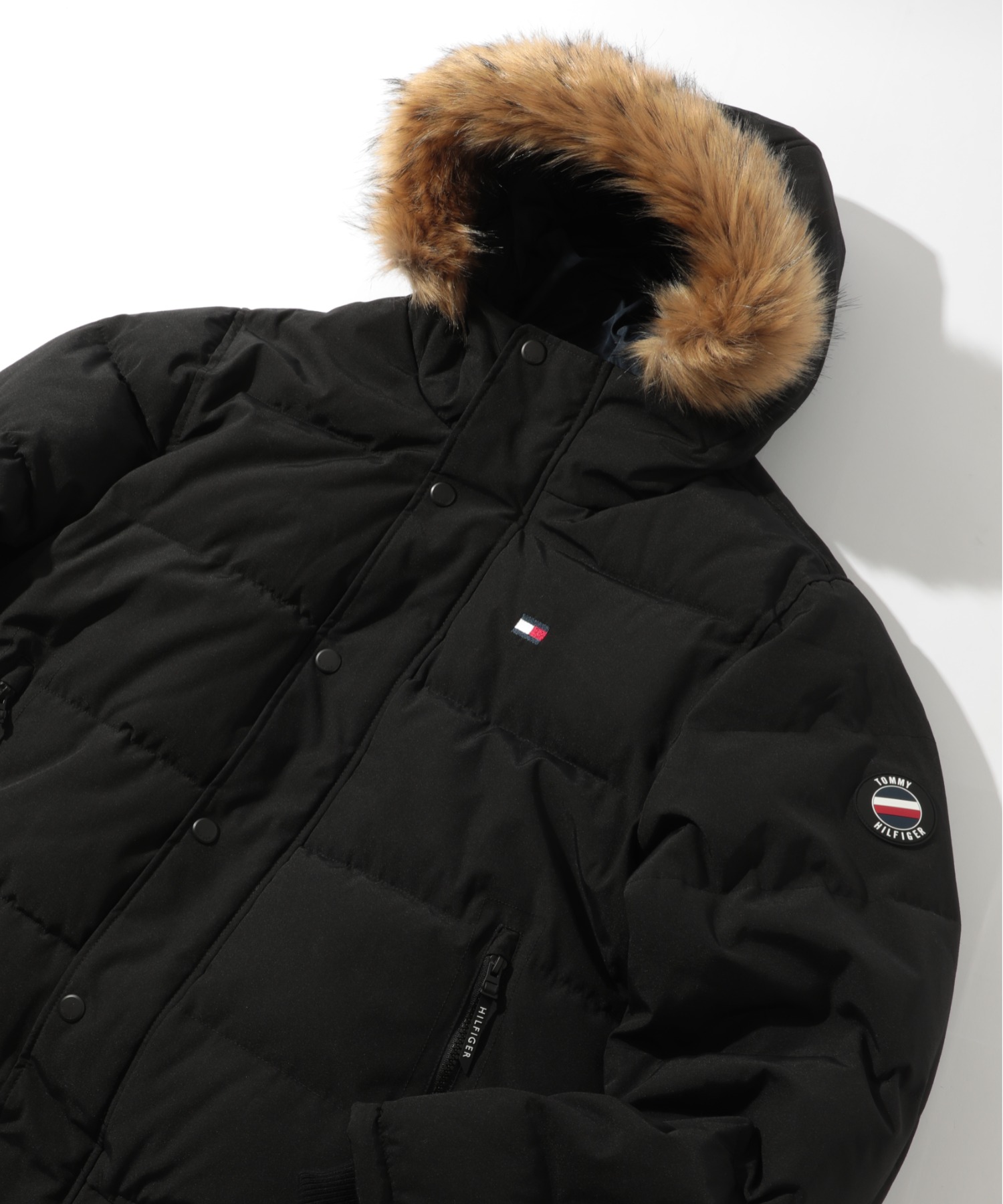 【TOMMY HILFIGER】159AP863 Пуховая куртка с капюшоном и меховой отделкой — фото 2